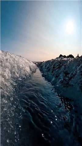 原来有如此清澈深不见底的冰川河#旅行大玩家