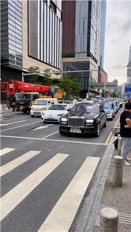 少见的三地牌劳斯莱斯幻影，前后共六张牌，可穿梭于粤港澳之间，这才是真正的大佬！#抖音汽车 #劳斯莱斯 #热门.mp4

