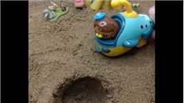 滴滴滴~哎呀这怎么有个大坑啊！我要绕路走 #宝宝乐园 #玩具故事 #玩具屋 #亲子乐园 #玩具视频 #儿童玩具故事