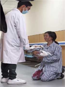 拍戏妈妈下跪求医生救自己的癌症婴儿推荐