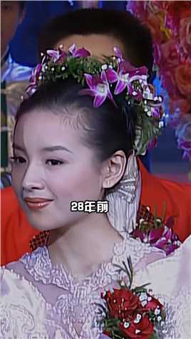 28年前的春晚，有谁注意到赵丽蓉身后伴舞的姑娘？今早已火遍内娱！！
