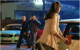 影视：混混在加油站调戏女司机，结果悲剧了#电影解说#精彩片段 