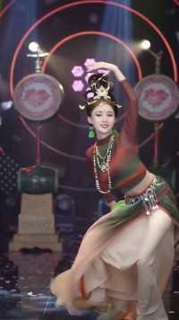 藏族特色歌舞《洗衣舞》#异域少女 #西域风情 #倾国倾城 #古风舞蹈 #古典美