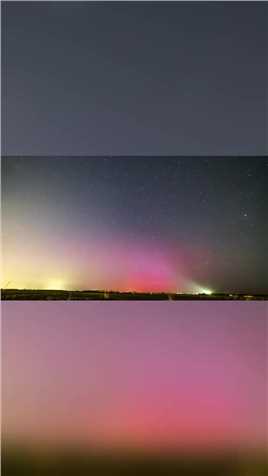 鄂尔多斯出现罕见极光 看到极光许个愿吧 5月12日凌晨天文爱好者在鄂尔多斯拍到了精彩绚烂的极光影像视频来源