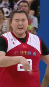 70-火气来了的刘禹彤直接把日本球员干翻在地，教练赶紧把她换下场用冰袋降降火！