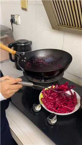 他说在外面吃饭多不好，回家给我做些真材实料的大餐！暖男记录童年美好的时光亲子