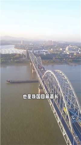 江西省九江市九江长江大桥--上面跑汽车下面跑火车