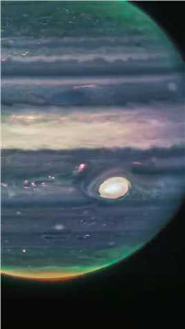 韦伯望远镜最新拍摄的木星高清图像，丰富的云带，南北极光，大红斑格外醒目，专家称这样的木星他们从未见过，一切令人难以置信。#探索宇宙 #视觉震撼 #木星 #韦伯太空望远镜 #大红斑