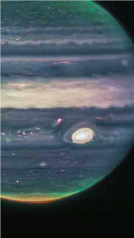 韦伯望远镜最新拍摄的木星高清图像，丰富的云带，南北极光，大红斑格外醒目，专家称这样的木星他们从未见过，一切令人难以置信。#探索宇宙 #视觉震撼 #木星 #韦伯太空望远镜 #大红斑