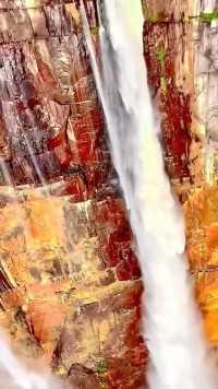 当亲眼看到地理课本上《安赫尔瀑布》的时候，你才能真正感受它的绝美震撼!