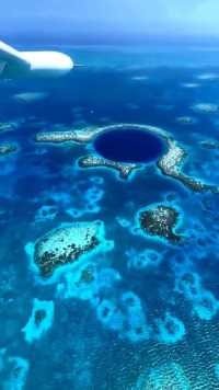 当亲眼看到地理课本上《伯利兹蓝洞》的时候，你才会真正明白人们为什么称它为“海洋之眼”、