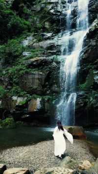 我宣布，恩施最好拍的瀑布在这里！#带着微视去旅游 #恩施旅游 #汉服 