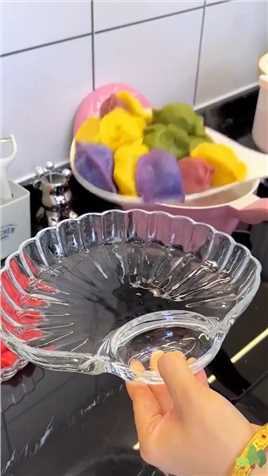 十几米入手2个高颜值玻璃贝壳饺子盘，造型独 特容量大能装满满一大盘，能装水果还能当个 海鲜盘