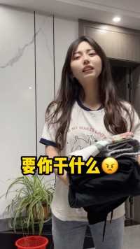 女人是无法拒绝口红的，生气的女友也不例外