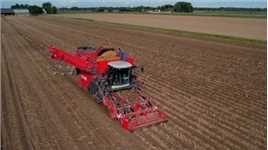 荷兰大型土豆收获机，一小时收获80吨土豆，面积可达40亩农业机械化现代农业机械