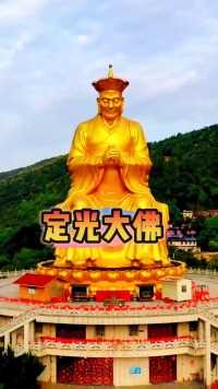 万万没想到，在福建灵台山上，竟矗立着一尊高大巍峨、令人敬仰的铜像！