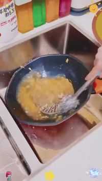 家里刷锅刷碗就用这个 钢丝球锅刷 刷的干净而且不伤锅不伤手，一定要备一把！长柄 刷锅神器 钢丝球
