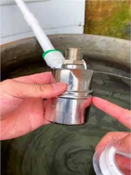 给家里水塔水缸安装一个水满停到达一定水位自己关闭供水水位下降自动开始供水