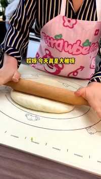 这不就是东北人打小就爱吃的铁锅烀饼吗 #小猪盖被 #东北菜 #做个菜
