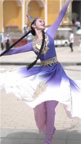 此刻若是不想你 倒显得我不解风情#新疆舞 #民族舞  #舞蹈传承 