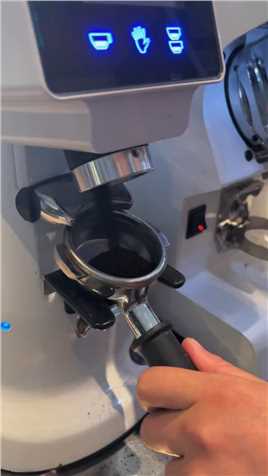 铁汁： #咖啡制作全过程 #沉浸式 #latte艺术