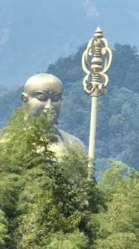 九华山地藏王菩萨铜像，高99米，总造价15亿，耗费10年才建成