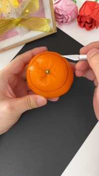 和孩子用橘子皮来做漂亮的小夜灯吧！