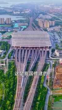 -中国第一座高铁站 湖北武汉站
