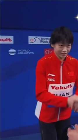 恭喜全红婵获得冠军！这也是婵宝既东京奥运会夺冠后！获得的最有分量的金牌了！