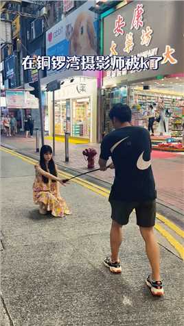 为了拍这个视频，摄影师跑完了整条街道！看到最后.