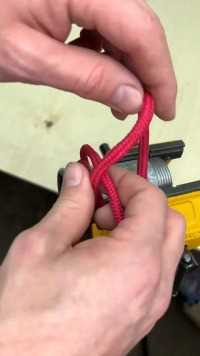 徒手拆卸水管？是不可能的！看看如何用一根红绳轻松解决！#水电工必备神器#水电工#五金工具#焊接技术#实用小技巧