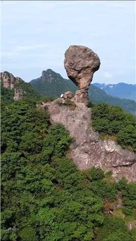 神奇的美女峰，大自然的鬼斧神工，它上粗下细，却屹立千年不倒，你见过比这还神奇的巨石吗