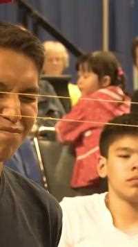 史上最奇葩的运动会，用耳朵拔河的爱斯基摩人，怕疼你就输了