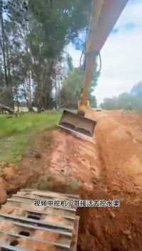 你们觉得三角斗挖沟槽效率怎么样？ #挖机  #挖掘机  #挖掘机视频 