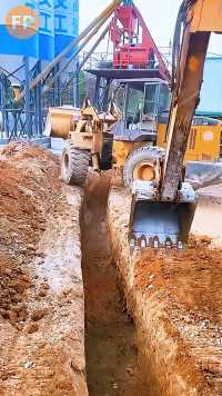 你们觉得铲车小哥能开过去吗？ #铲车  #挖机  #挖掘机 