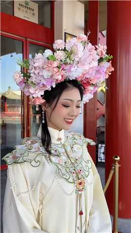 “把鲜花戴在头上一看就觉得特别幸福”#簪花