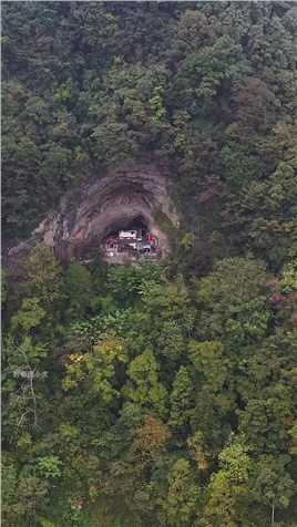贵州大山里发现一山洞人家，与世无争，不知是何方高人会在此隐居，太神秘了