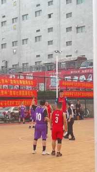 中国男篮有希望了，身高226厘米的朱传宇在称霸篮下