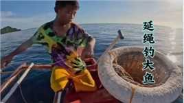 荒野钓鱼菲律宾小男孩用活饵钓起巨物#户外捕鱼