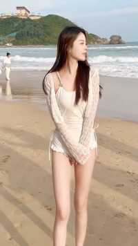 #清纯可人美丽动人 #海边沙滩泳装 #美腿姐姐 