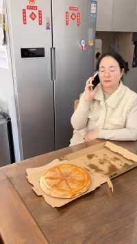 这披萨长的有点像大饼 #母女日常 #亲子日常 #孙琪玥