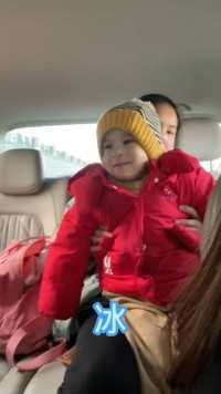 当孩子们在哈尔滨看到大雪人#达铁姐弟的日常 #哈尔滨