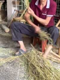 竹扫把，在我们农村很实用的，扫马路，扫稻谷