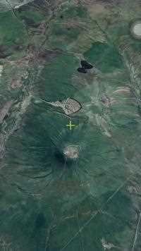 在卫星地图软件上发现了一个体长2.5公里的疑似巨型远古生物的遗迹 