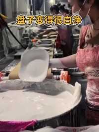 盘子变得很白净.