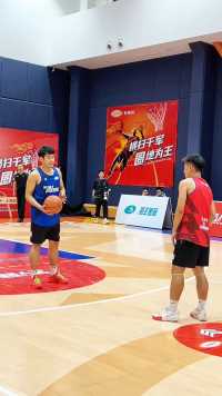 我只要略微出手，你的“银行卡”密码就轻易到手了！！#路人王篮球 #一招制胜 