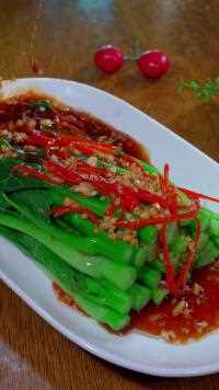 餐桌上一定少不了一道白灼生菜，学会了可比大鱼大肉好吃多了#白灼生菜#白灼菜心#白灼虾