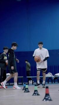 变向误导怎么练成的？ #伍肆体育