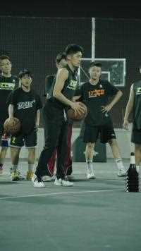 跟着学，你也可以这么丝滑#伍肆体育 #用篮球表达心情