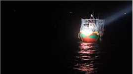 儋州海警局查获4艘涉嫌非法捕捞水产品渔船，抓获涉案人员25人